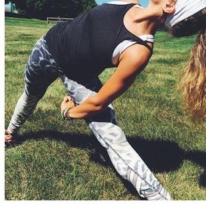 Beautiful Lulu Lemon special edition wonder und.